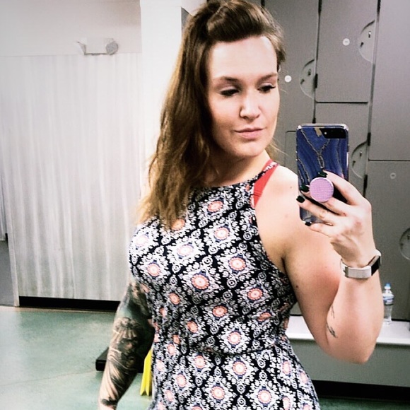 Meet your Posher, Tiffani - Picture 2 of 2